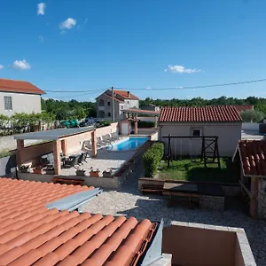 Dom wakacyjny Holiday Luka, Pridraga