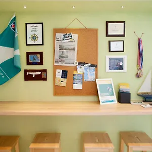  Hostel Windward
